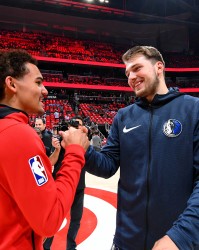 贝弗利：东契奇和特雷-杨完全不同 前者若在东部他年年进东决