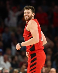 开云体育官网-都挺能抢！克林根11分15板5助3帽&amp;庄神6分17板4助2断