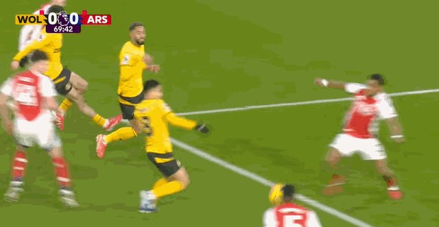 戈麦斯两黄变一红.gif
